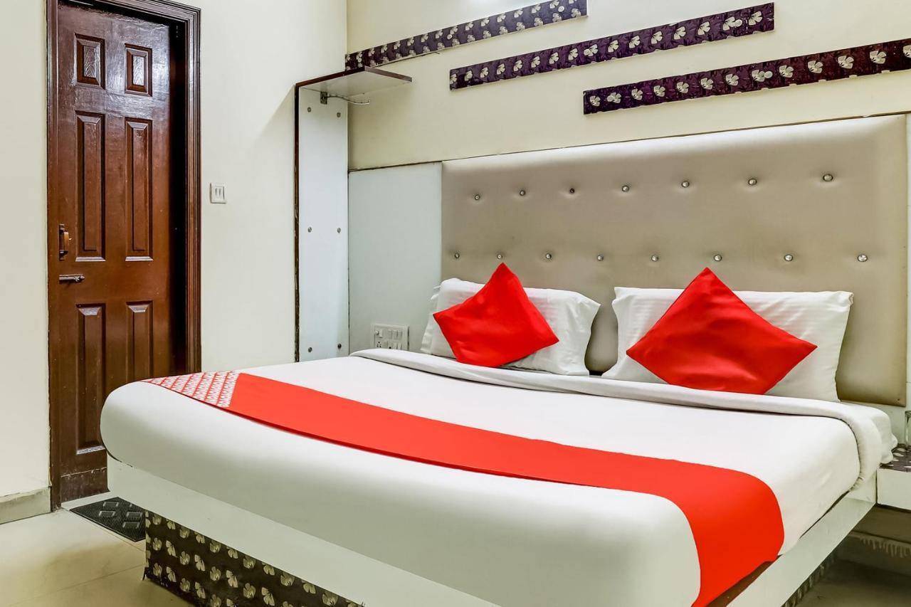 Oyo 75948 Hotel Tushar Continental Új-Delhi Kültér fotó