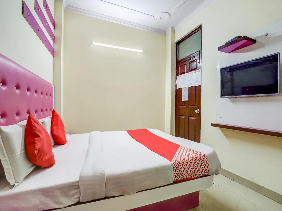 Oyo 75948 Hotel Tushar Continental Új-Delhi Kültér fotó