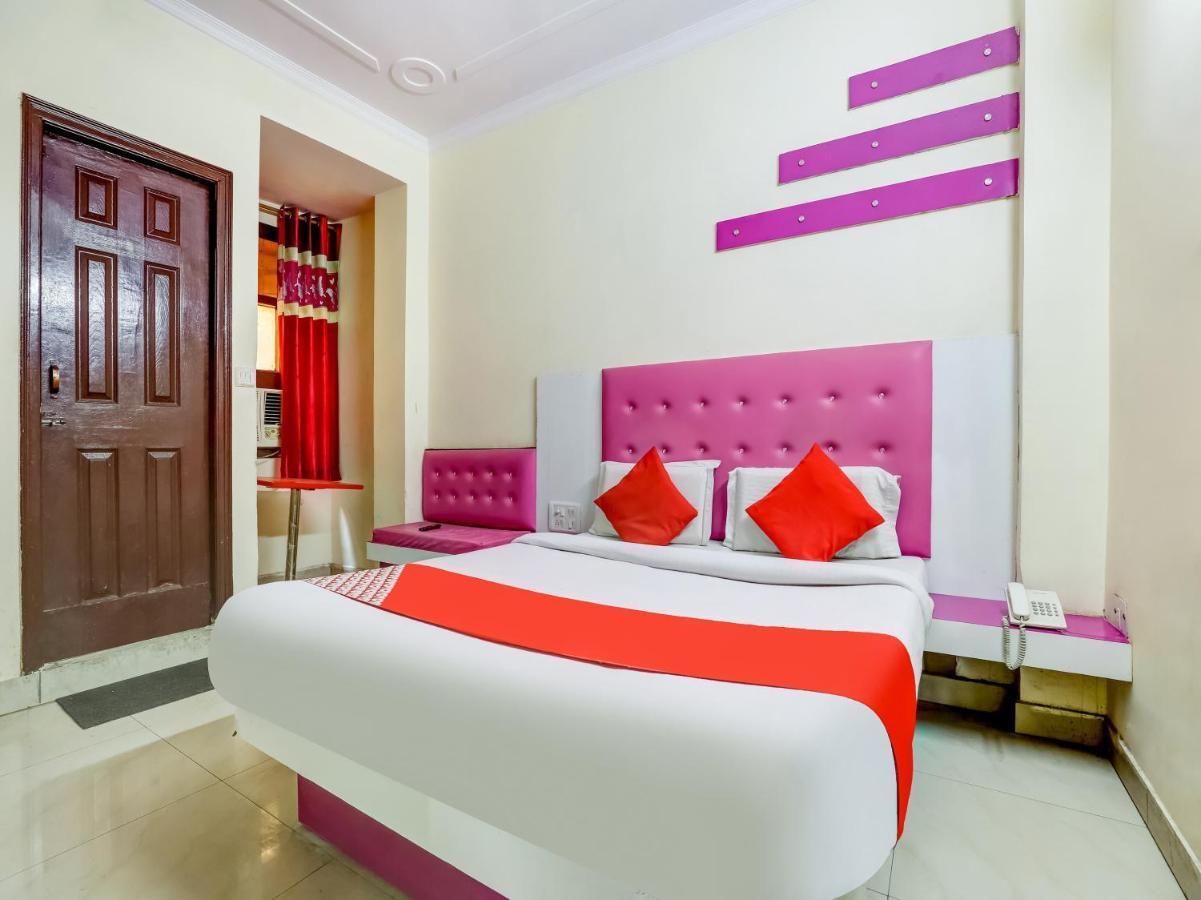 Oyo 75948 Hotel Tushar Continental Új-Delhi Kültér fotó