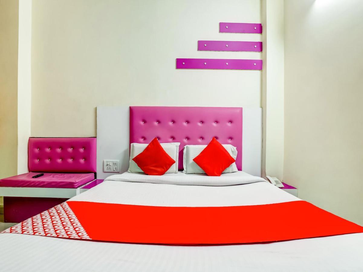 Oyo 75948 Hotel Tushar Continental Új-Delhi Kültér fotó