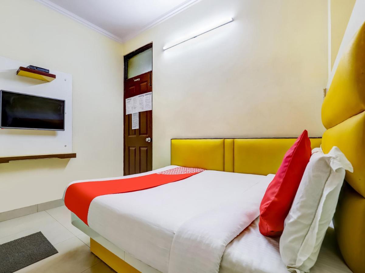 Oyo 75948 Hotel Tushar Continental Új-Delhi Kültér fotó