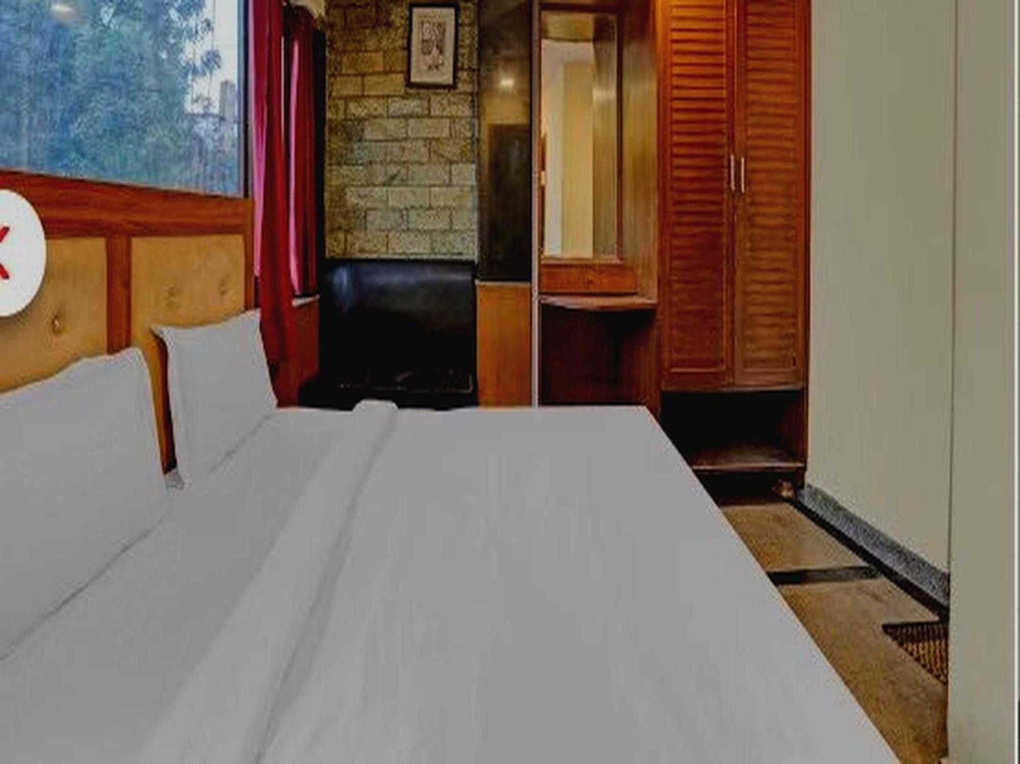 Oyo 75948 Hotel Tushar Continental Új-Delhi Kültér fotó