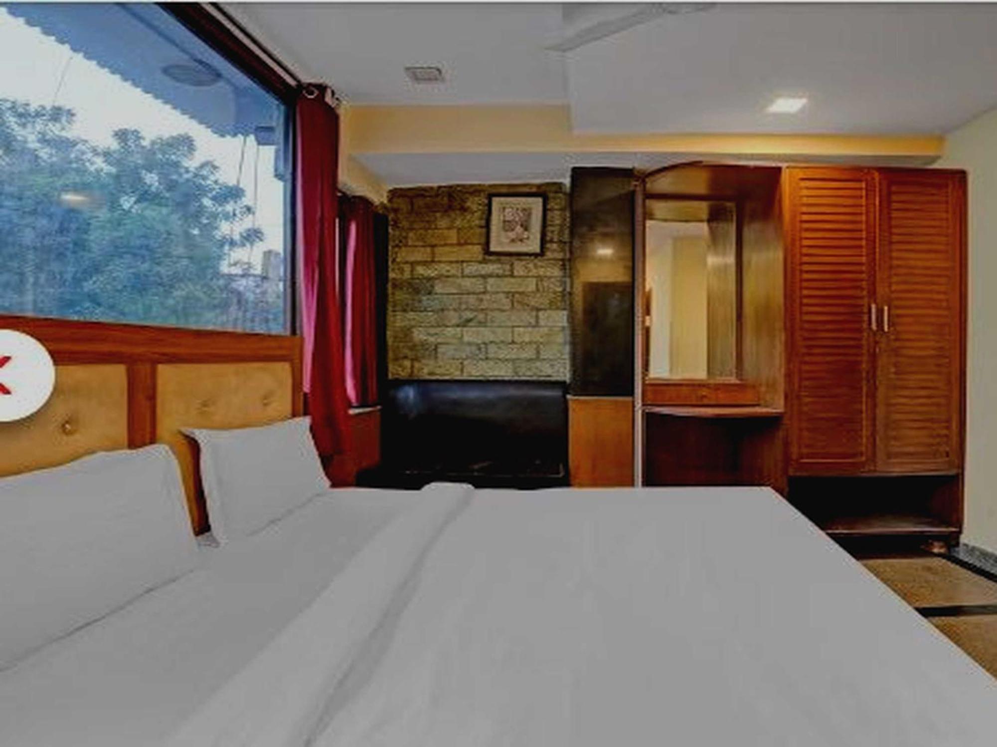 Oyo 75948 Hotel Tushar Continental Új-Delhi Kültér fotó
