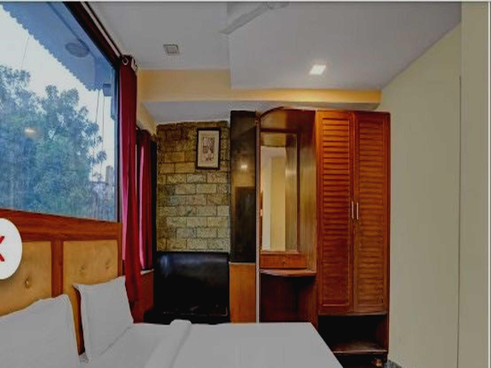 Oyo 75948 Hotel Tushar Continental Új-Delhi Kültér fotó