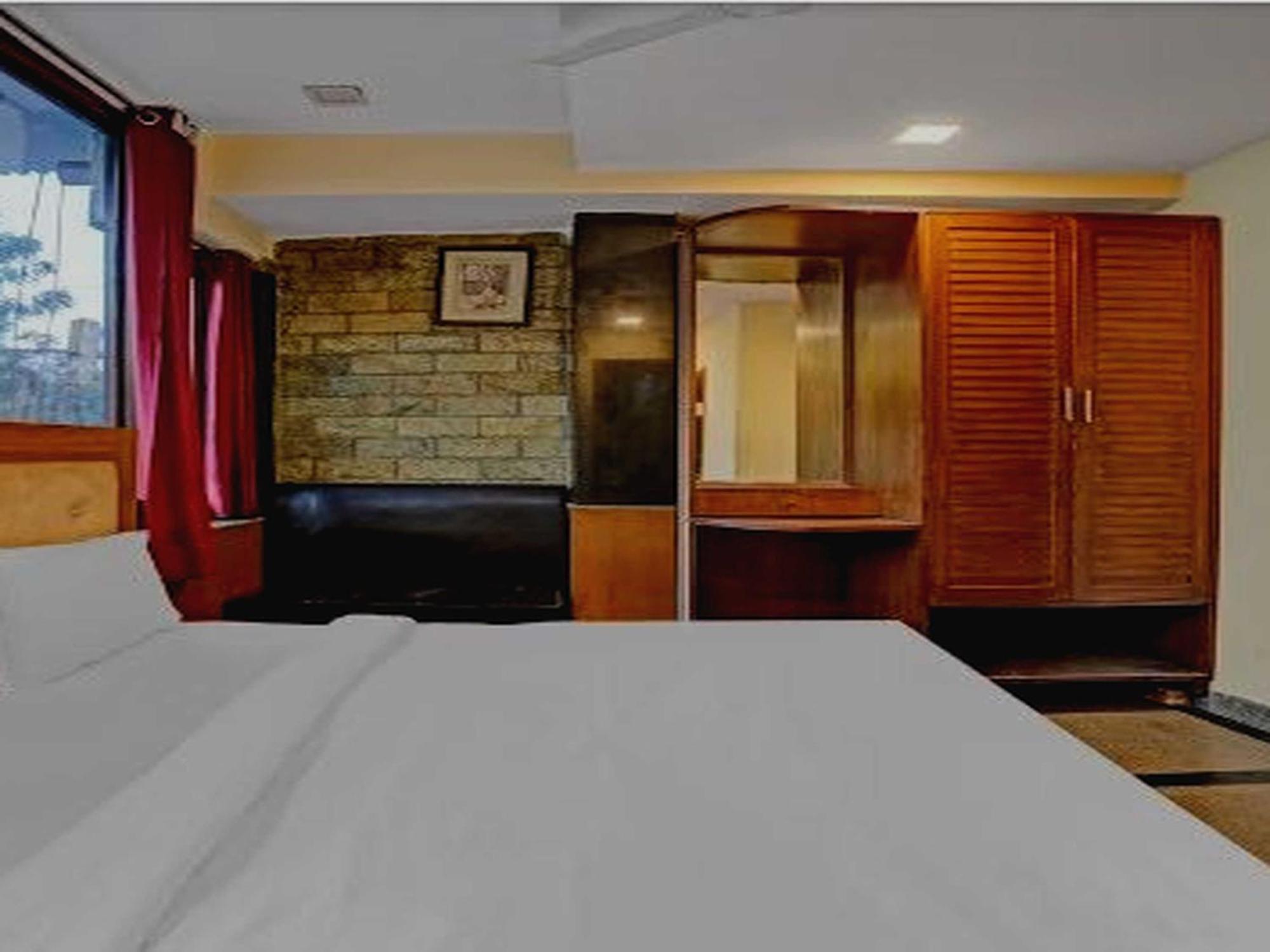 Oyo 75948 Hotel Tushar Continental Új-Delhi Kültér fotó
