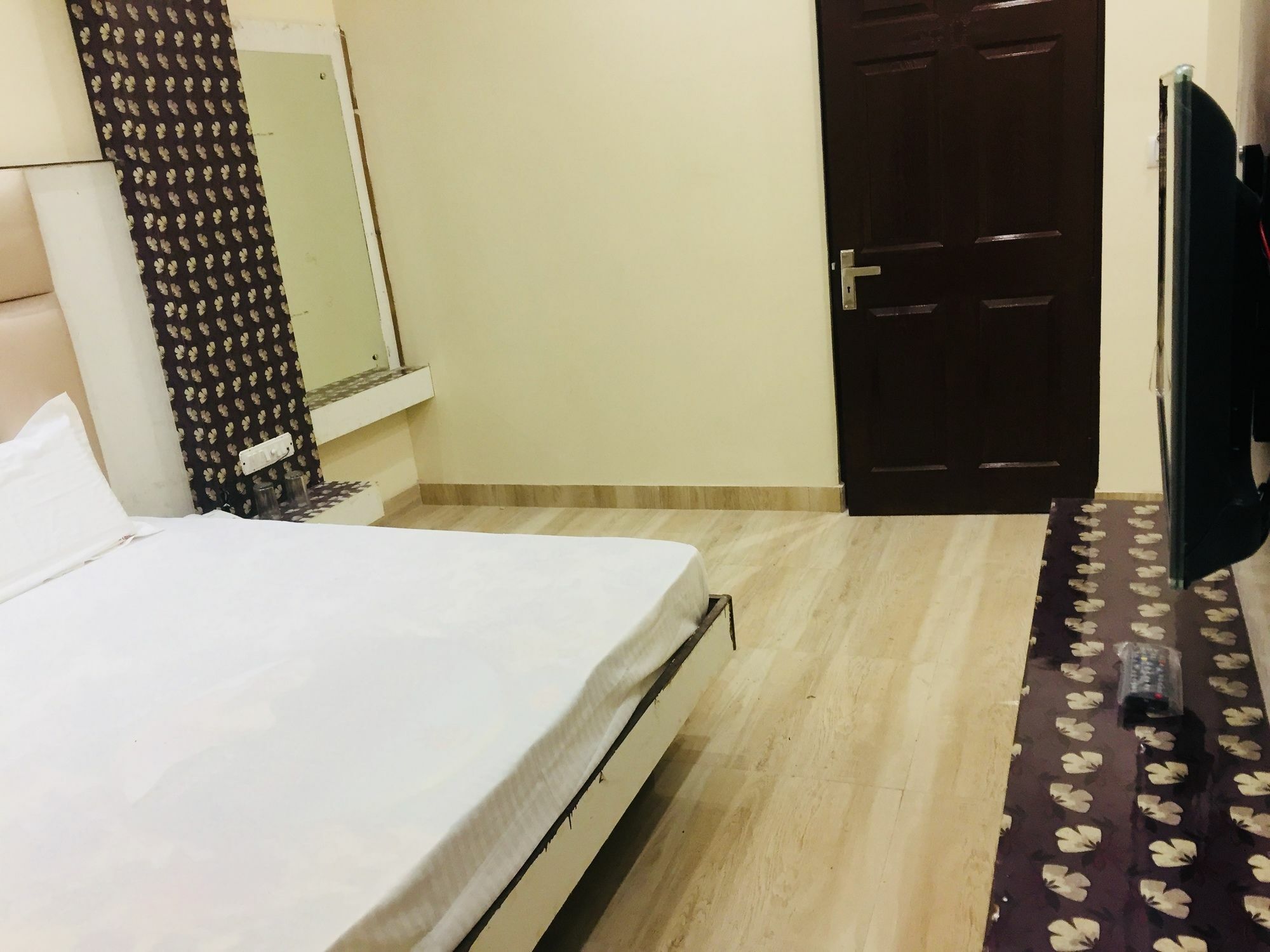 Oyo 75948 Hotel Tushar Continental Új-Delhi Kültér fotó